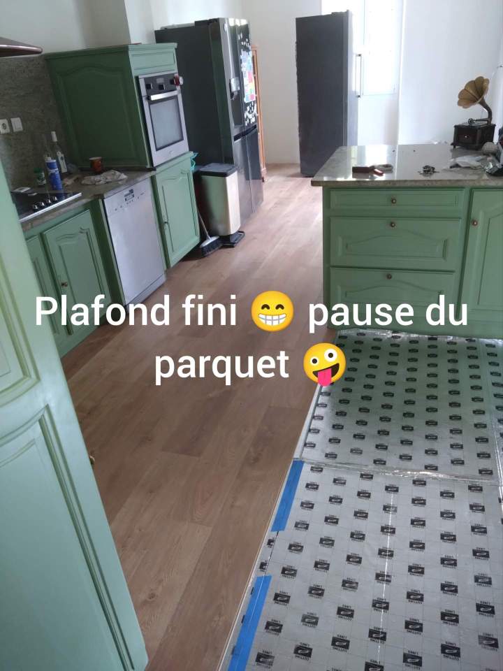 Plafond cuisine fini pose du parquet. (1)